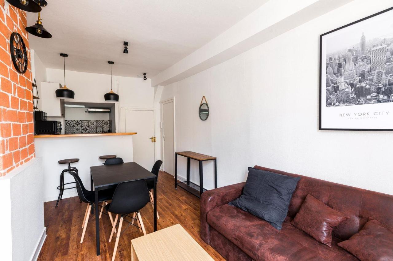 Au Manhattan Auxerre Luaran gambar